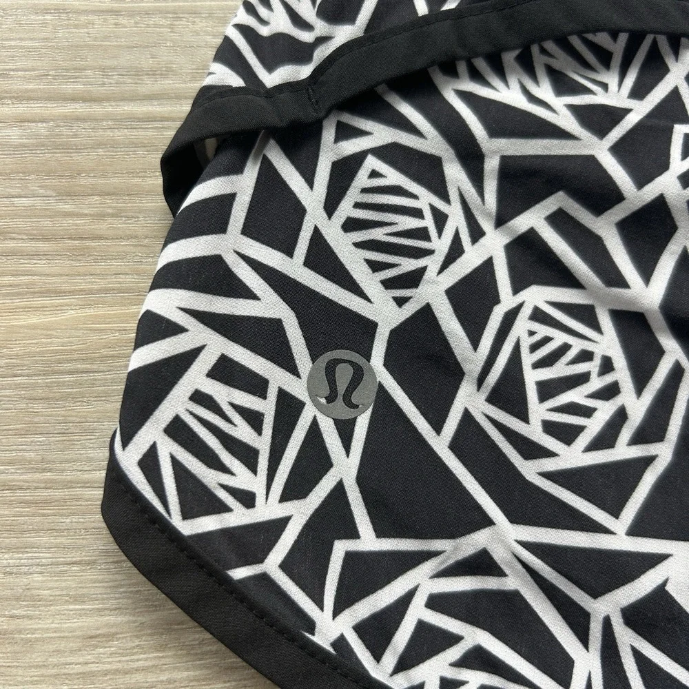 Lululemon Size 6 Run Speed‎ Up Short Black White Posey Miss Mosaic Floral Print